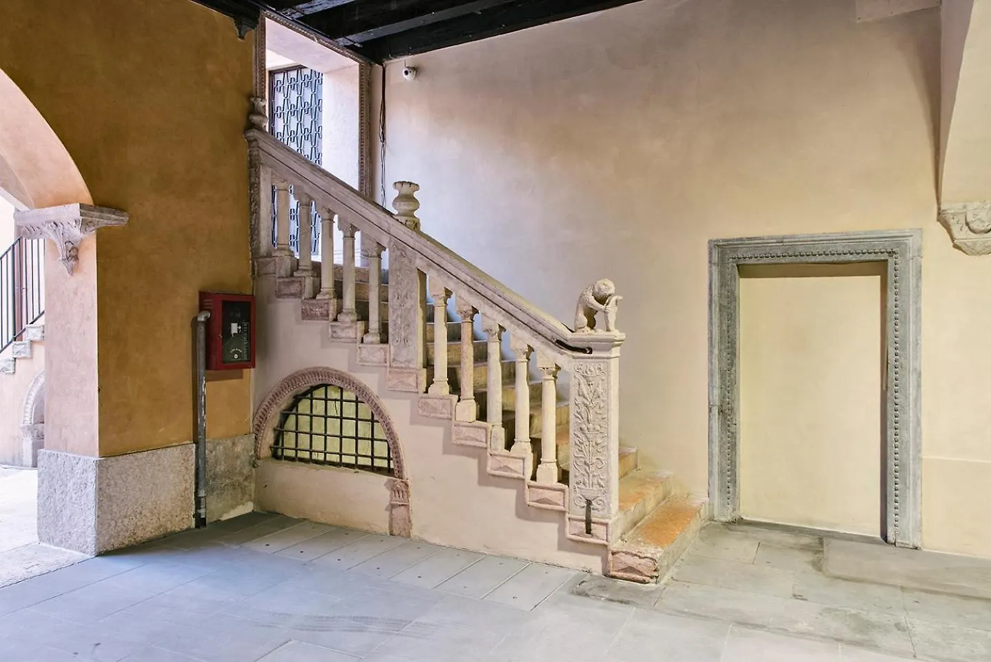 Palazzo Confalonieri Da Lisca Verona 0*,  Italy