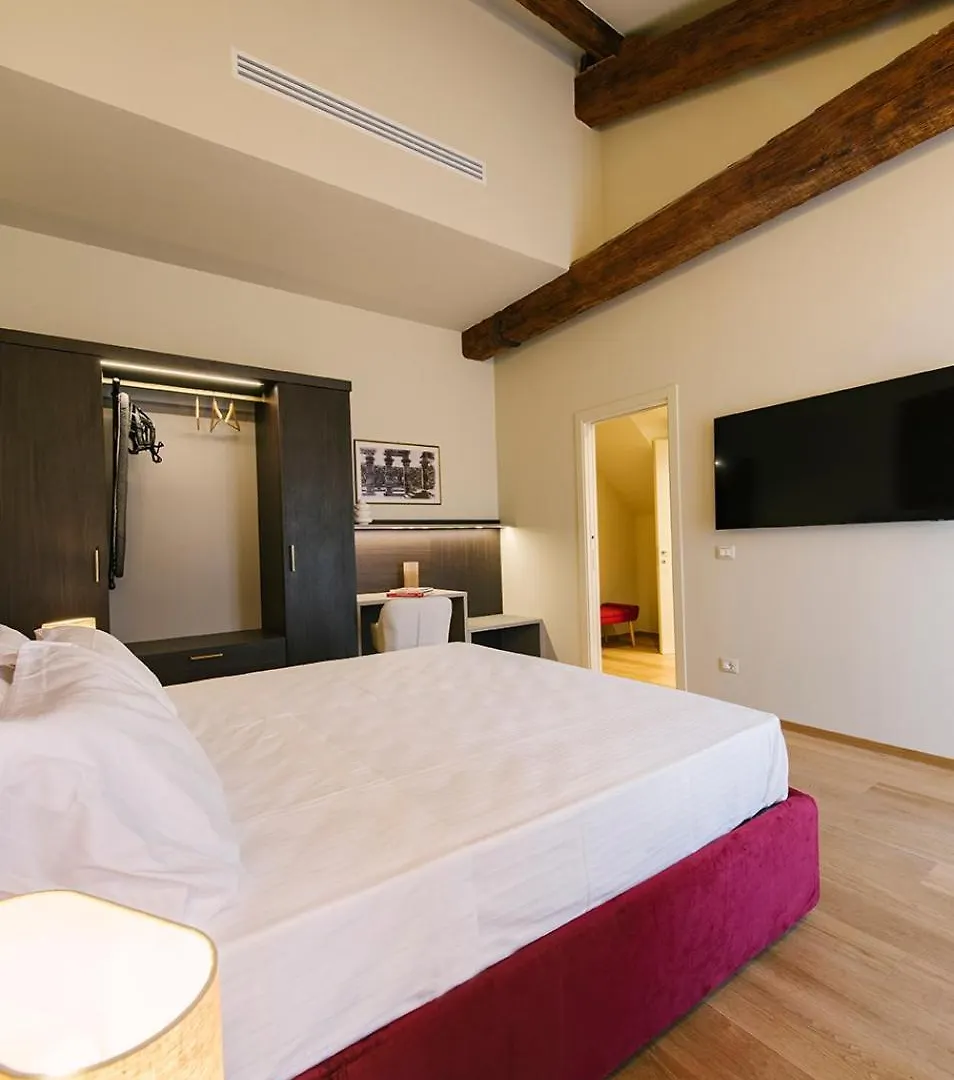 Apartment Palazzo Confalonieri Da Lisca Verona Italy