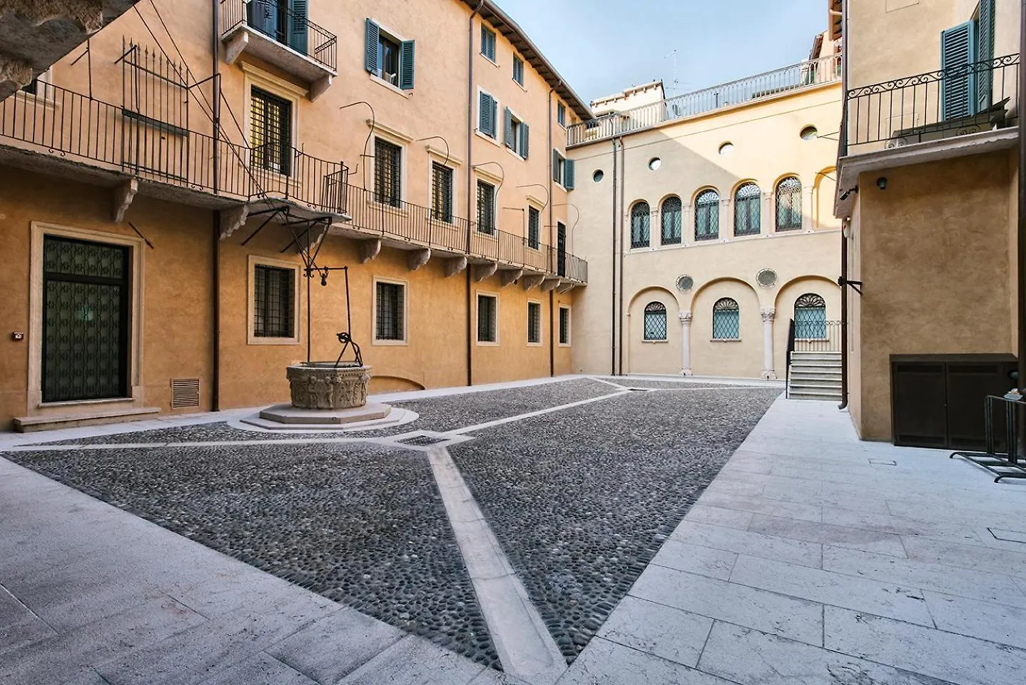 Palazzo Confalonieri Da Lisca Verona 0*,